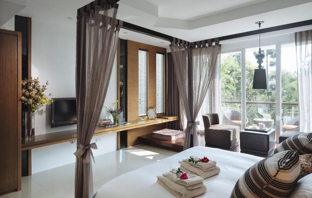 Around The Tree Manor - Chambre Roi Avec Vue Sur Le Jardin