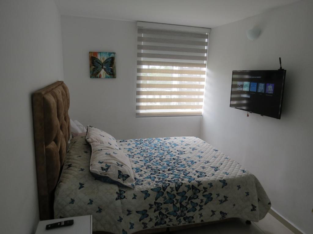 Ένα ή περισσότερα κρεβάτια σε δωμάτιο στο Acogedor Apartamento en Armenia WiFi 2 habitaciones - WiFi - Piscina - Parqueadero privado