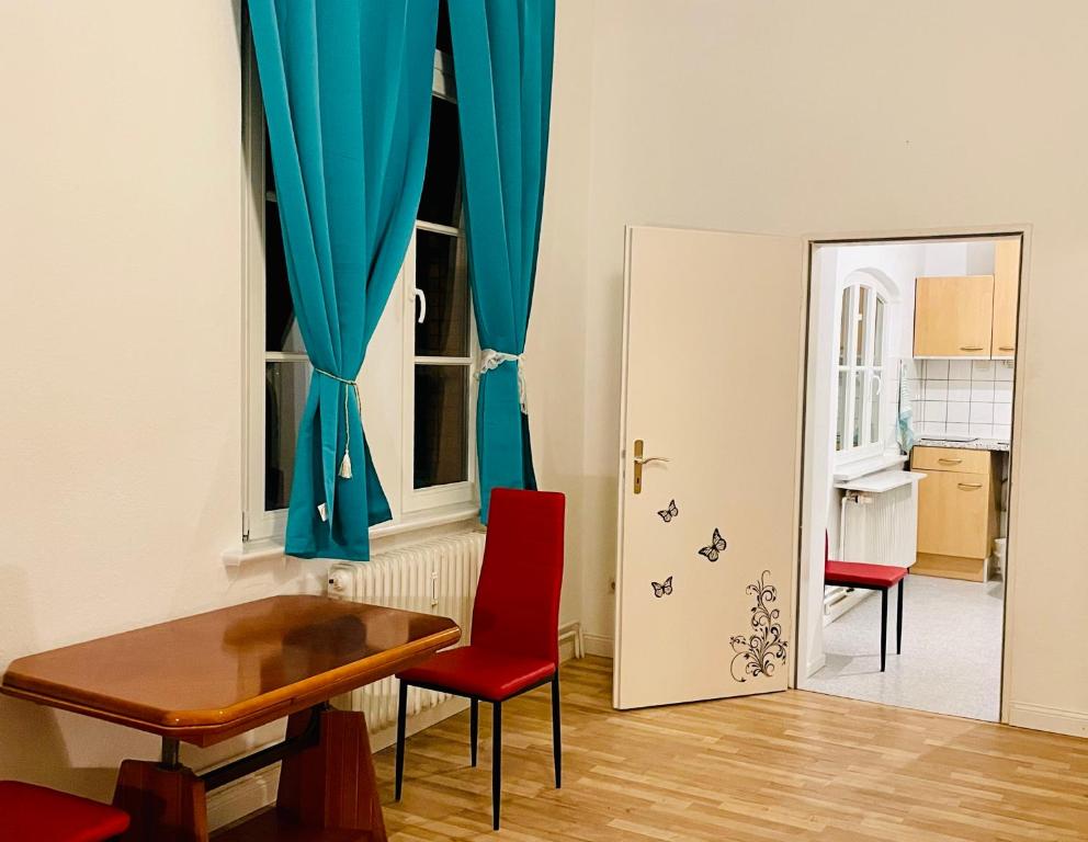 a room with a table and chairs and a mirror at New living Home in Seevetal