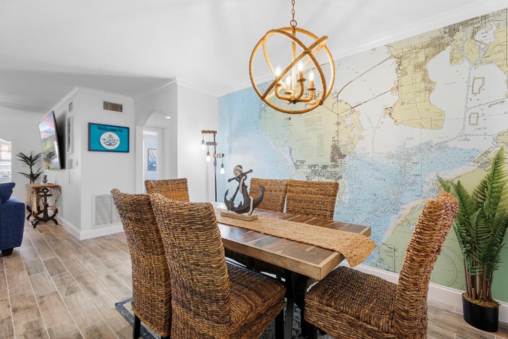 Premier 2BD Waterfront Condo Barefoot Beach Resort, Clearwater Beach