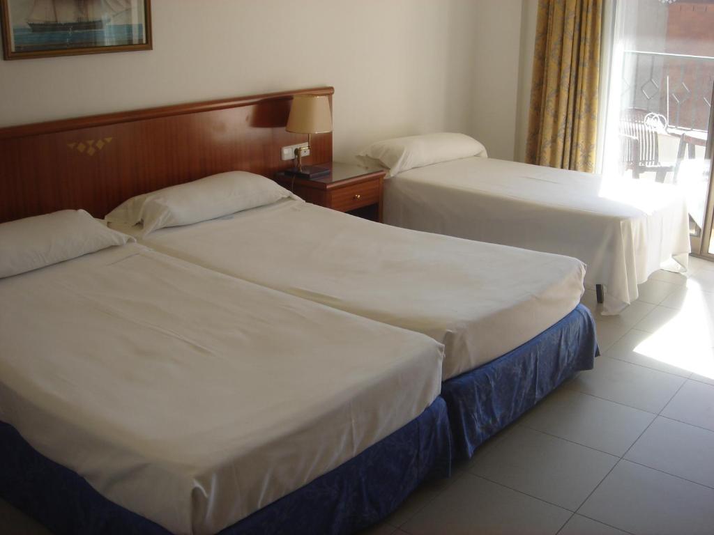 Hostal Vila del Mar - Triple Room (3 Adults)