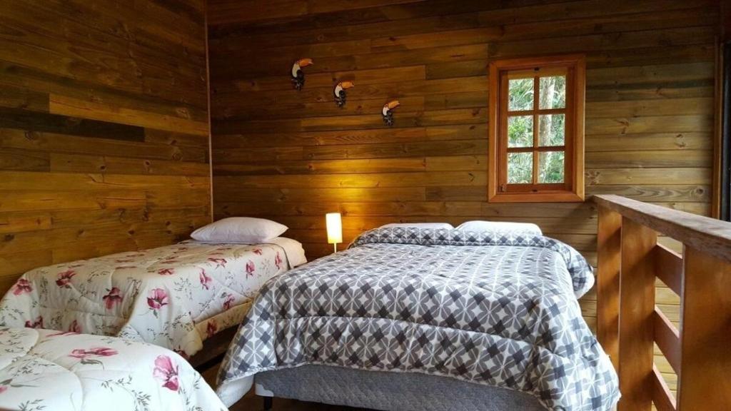 Chalé dos Tucanos- Parede de vidro com linda vista