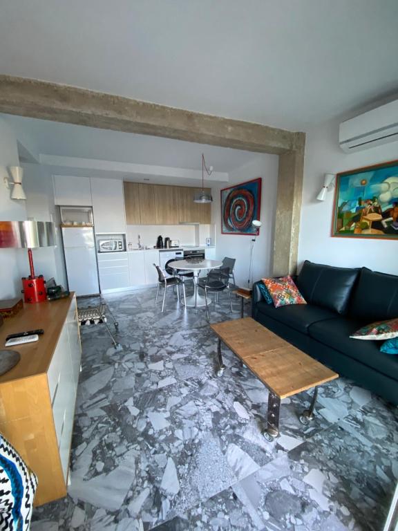 Posezení v ubytování Apartamento centro de Dénia 1ra linea, vistas puerto y mar