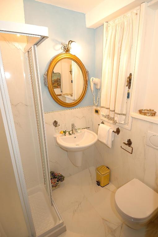 Koupelna v ubytování Residenza La Loggia