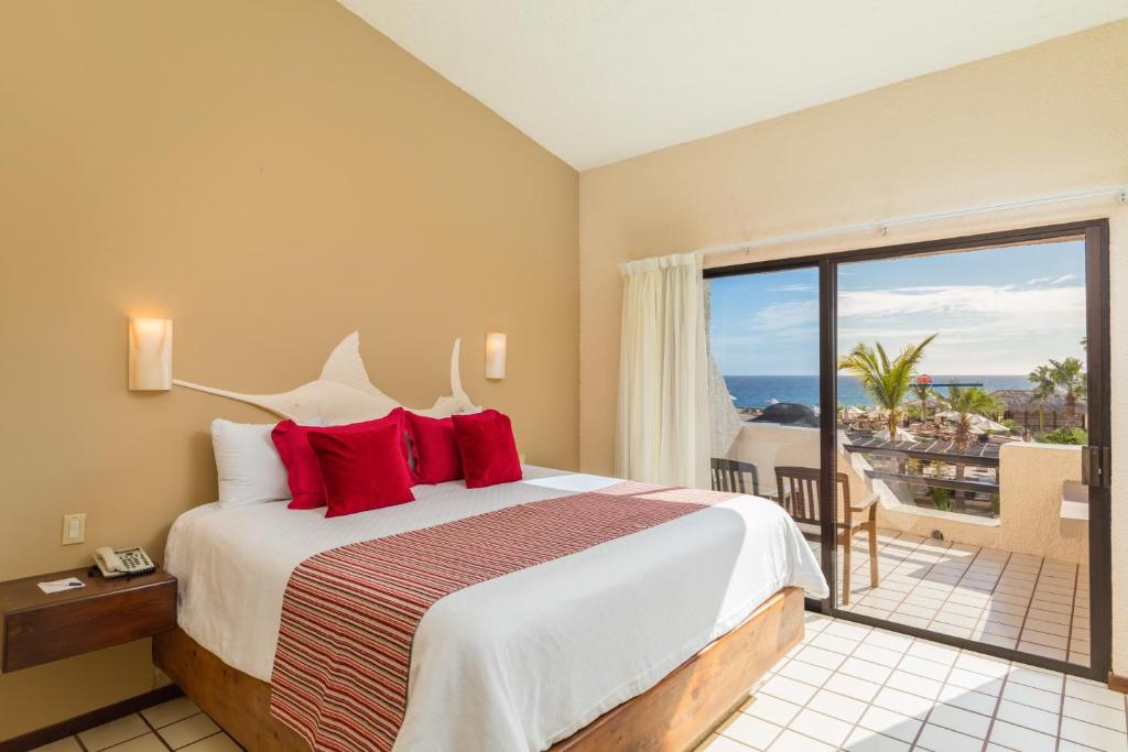 Кровать или кровати в номере Solmar Resort