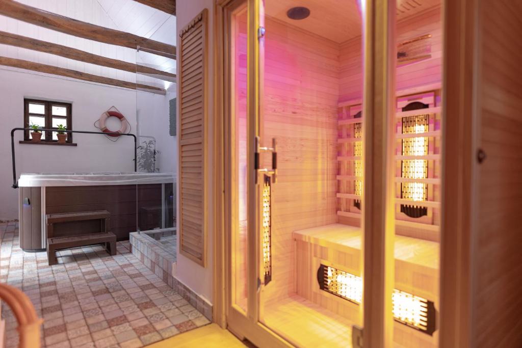 Kúpeľňa v ubytovaní Kégli apartmanok és fürdőház Hollókő