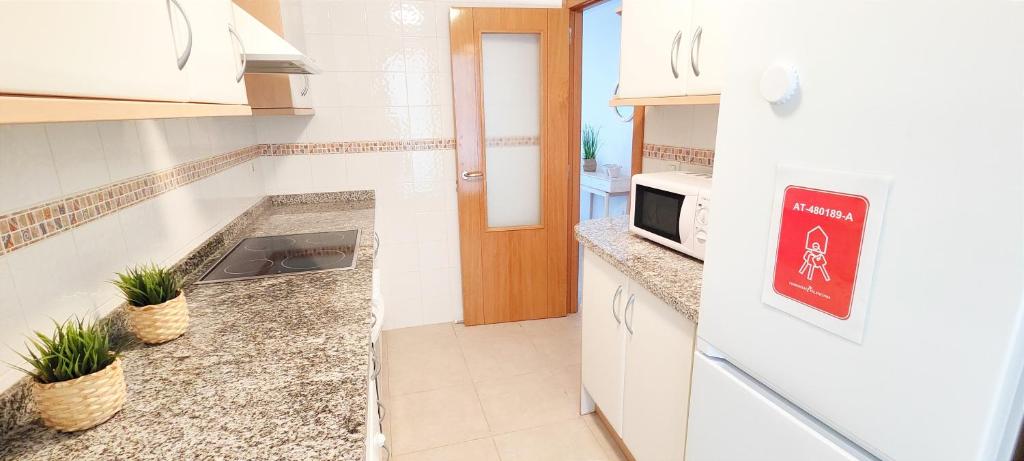 Kuchyňa alebo kuchynka v ubytovaní Apartamento Sueños del Mar II by DENIA COSTA