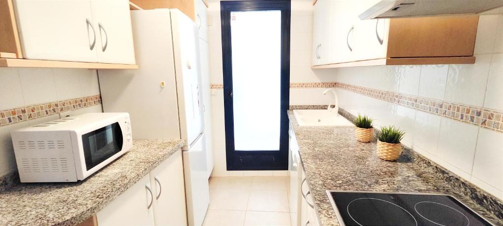 Kuchyňa alebo kuchynka v ubytovaní Apartamento Sueños del Mar II by DENIA COSTA