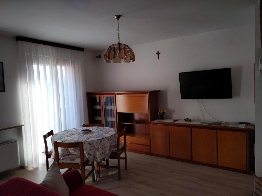 TV a/nebo společenská místnost v ubytování Apartment Serena