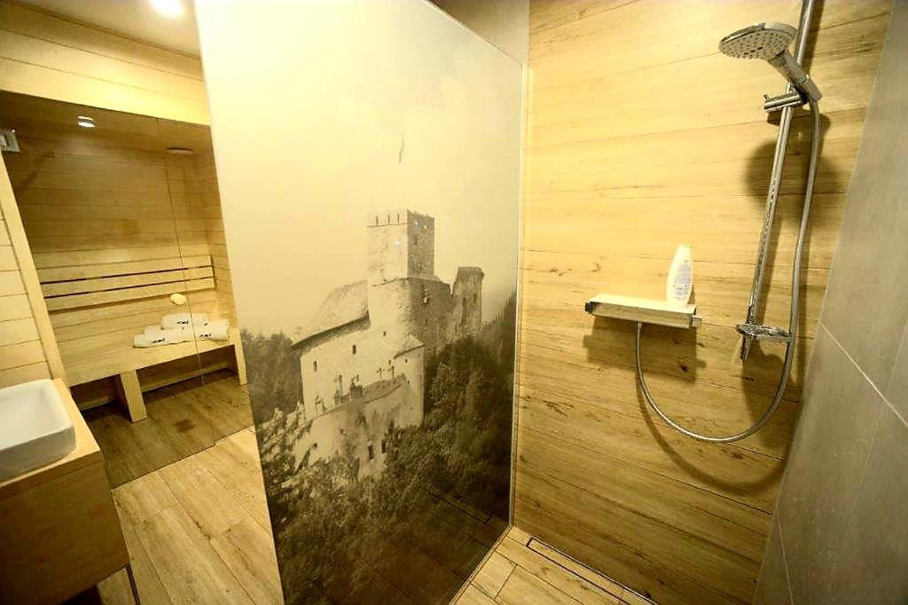 Kúpeľňa v ubytovaní Exclusive apartment with sauna and garden on the Czorsztyn lake