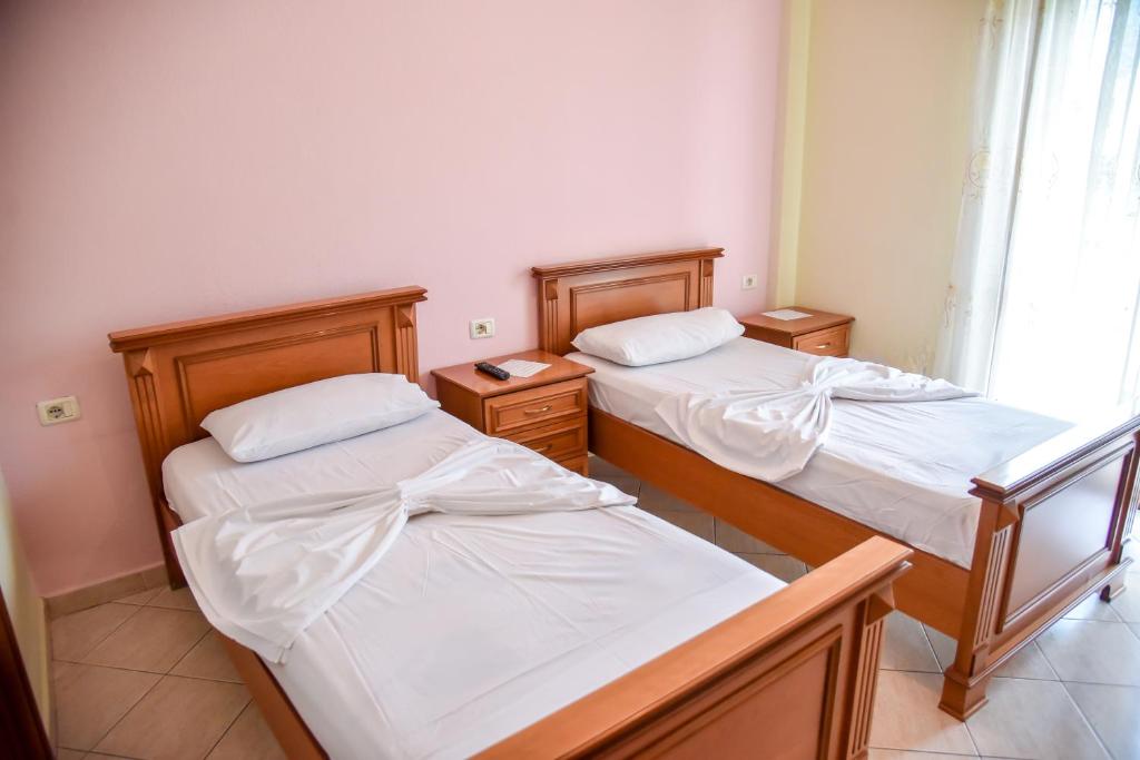 Double Room in Hotel Geraldo - Image 8