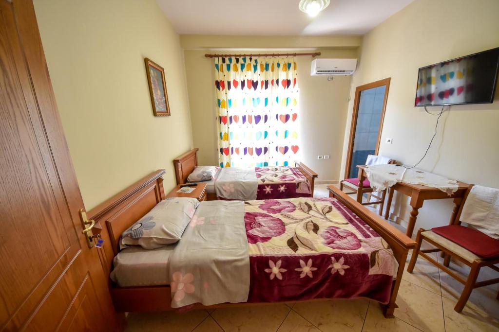 Double Room in Hotel Geraldo - Image 6
