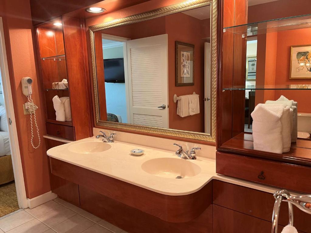 Palm Beach Shores Resort and Vacation Villas photo