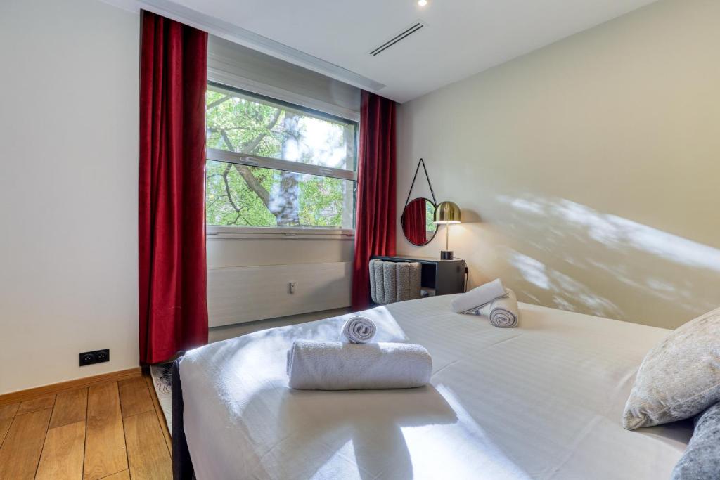 Montaigne Executive Suite - Deluxe Apartment