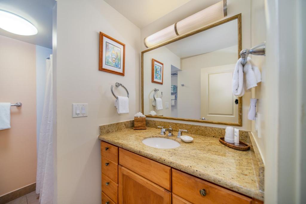 Koupelna v ubytování Napili Shores Maui by OUTRIGGER - No Resort & Housekeeping Fees