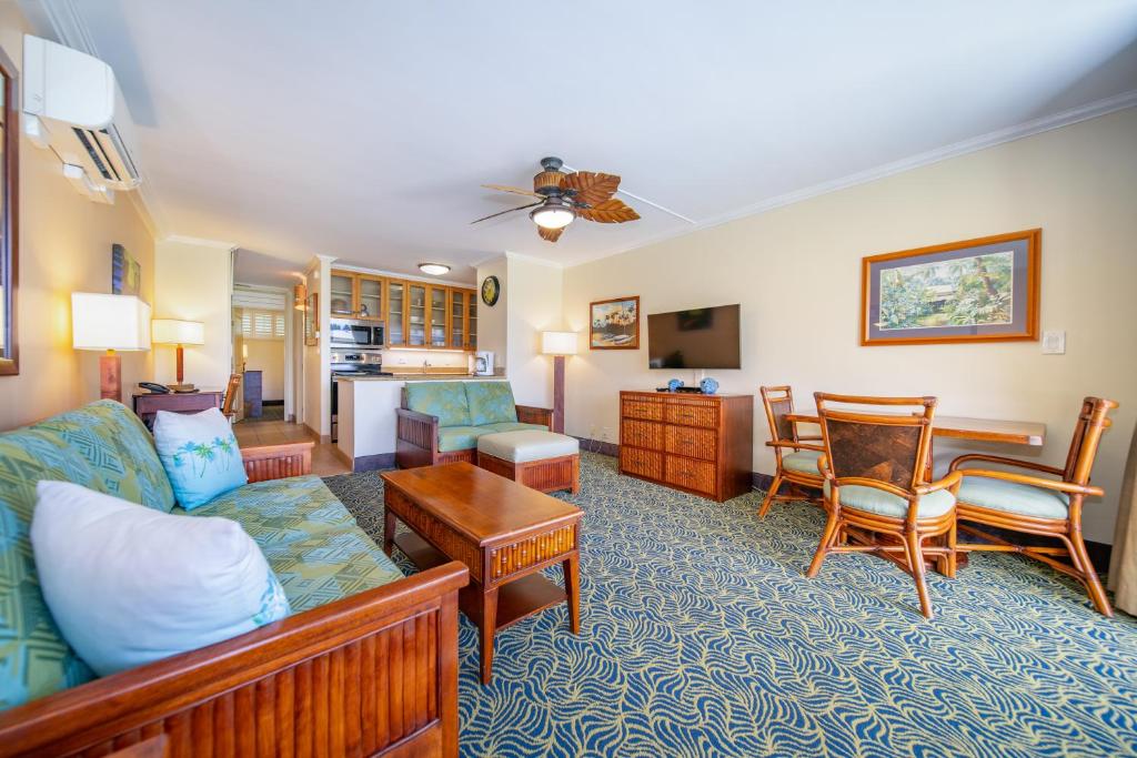 TV a/nebo společenská místnost v ubytování Napili Shores Maui by OUTRIGGER - No Resort & Housekeeping Fees