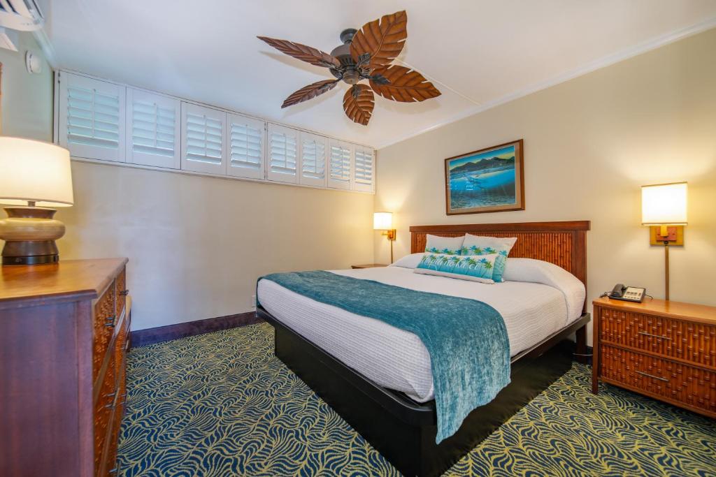Postel nebo postele na pokoji v ubytování Napili Shores Maui by OUTRIGGER - No Resort & Housekeeping Fees