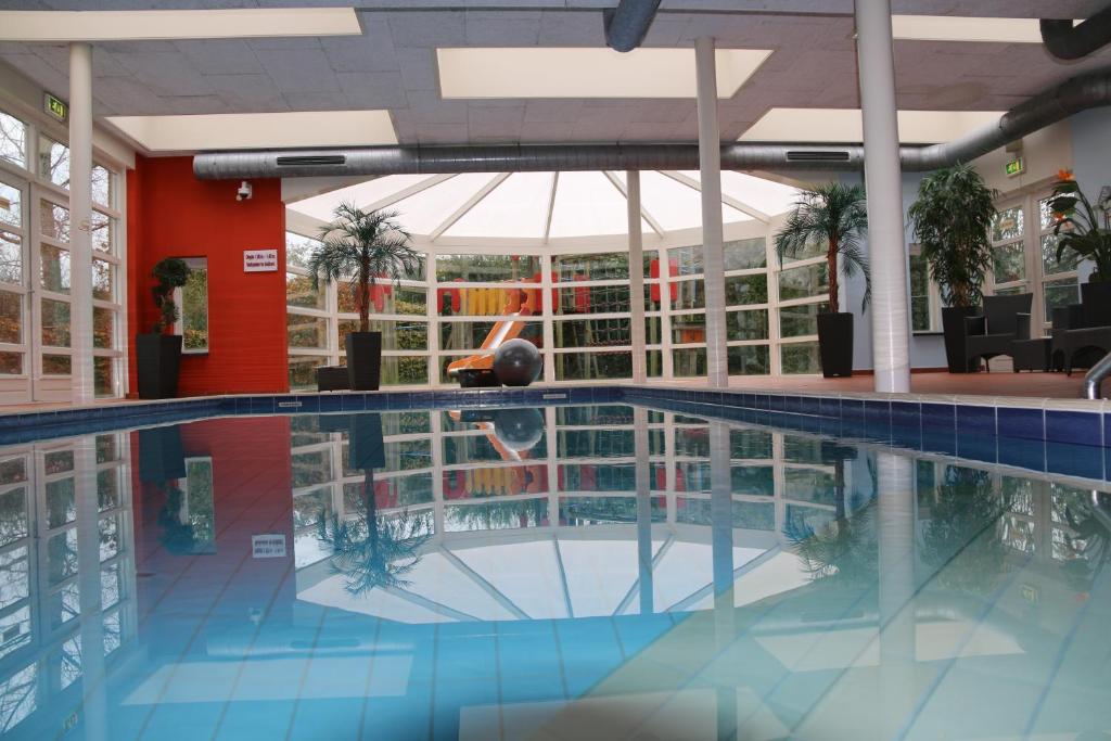 Bazén v ubytování Hotel Restaurant 't Klokje nebo v jeho okolí
