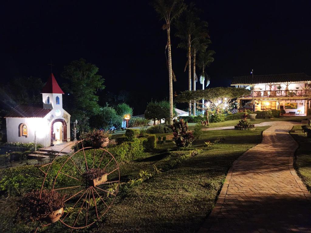 Aed väljaspool majutusasutust Akawanka Lodge