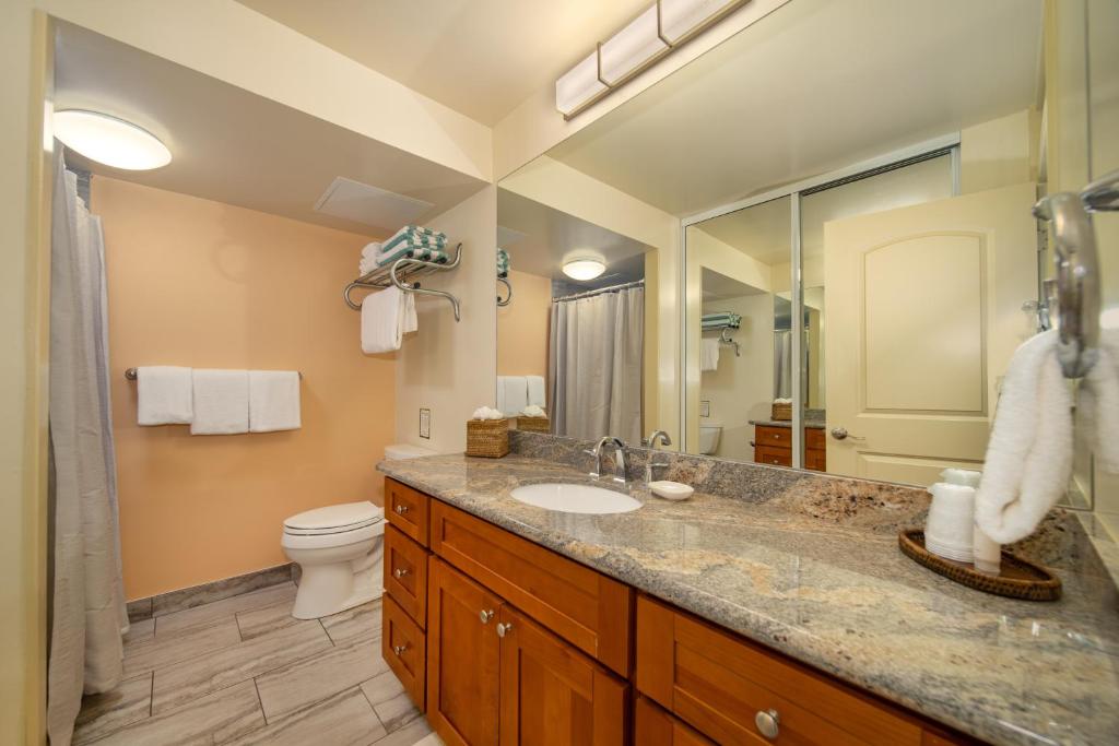 Koupelna v ubytování Napili Shores Maui by OUTRIGGER - No Resort & Housekeeping Fees
