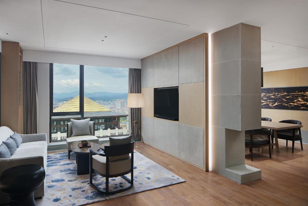 TV a/nebo společenská místnost v ubytování Sheraton Yunfu Xinxing Hotel