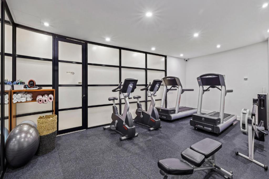 Fitness centrum a/nebo fitness zařízení v ubytování Peppers Waymouth Hotel