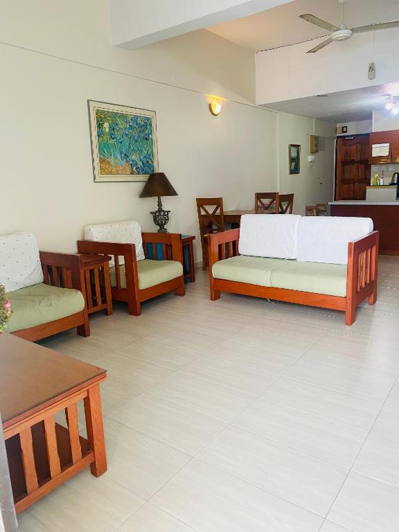 Postel nebo postele na pokoji v ubytování The regency Tanjung Tuan Private Unit homestay Seaview