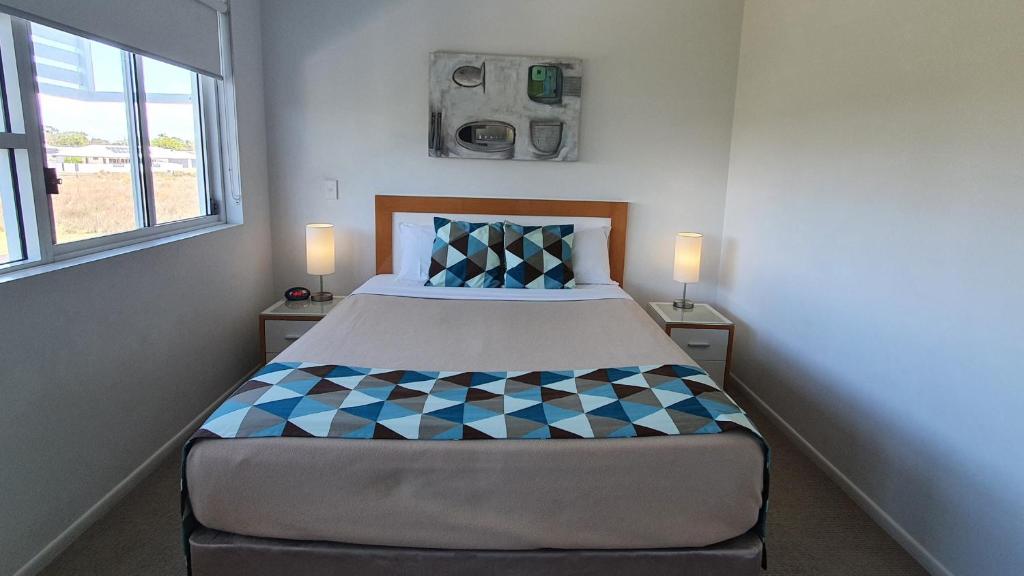 Postel nebo postele na pokoji v ubytování Koola Beach Apartments Bargara