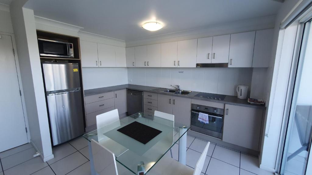 Kuchyň nebo kuchyňský kout v ubytování Koola Beach Apartments Bargara