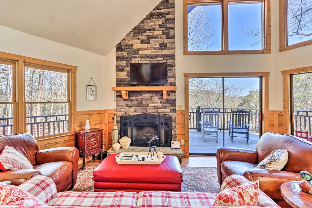 Spacious Ellijay Resort Home with Hot Tub!, Ellijay Updated 2023 Prices