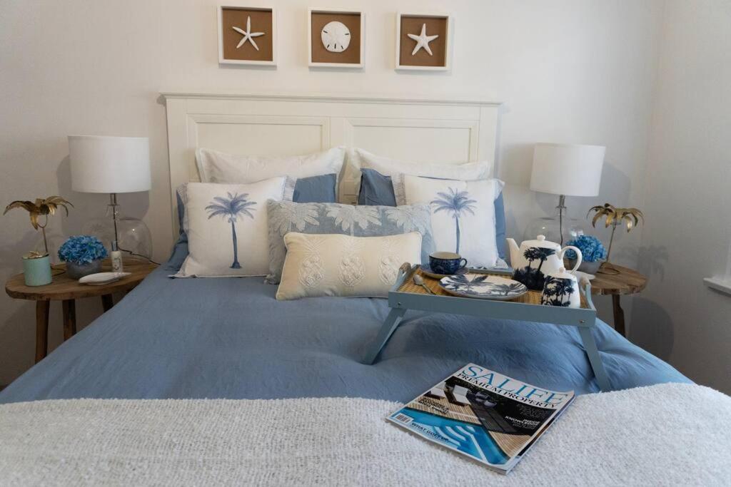 Foto dalla galleria di Luxurious Beach Front Apt with Ocean View Balcony a Glenelg
