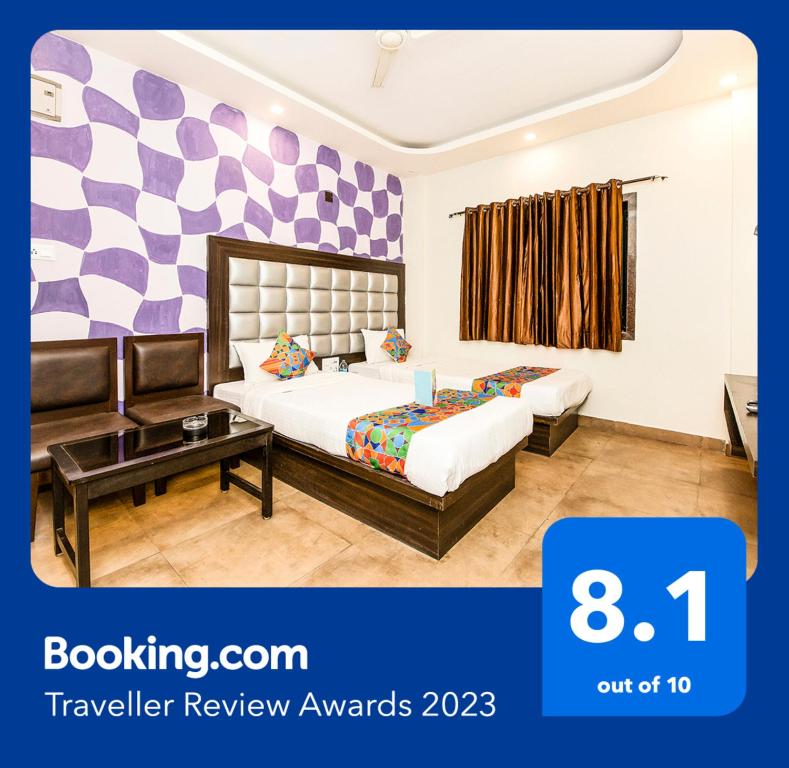 Postel nebo postele na pokoji v ubytování FabHotel De Sivalika - 500m from Belur Math