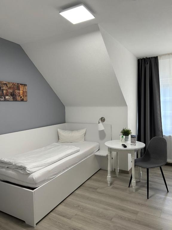 Hotel-Fritz - Single Room With Balcony