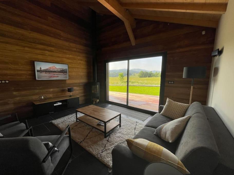 Posezení v ubytování Unique ! Chalet Grand Standing, la Nature pour vis à vis