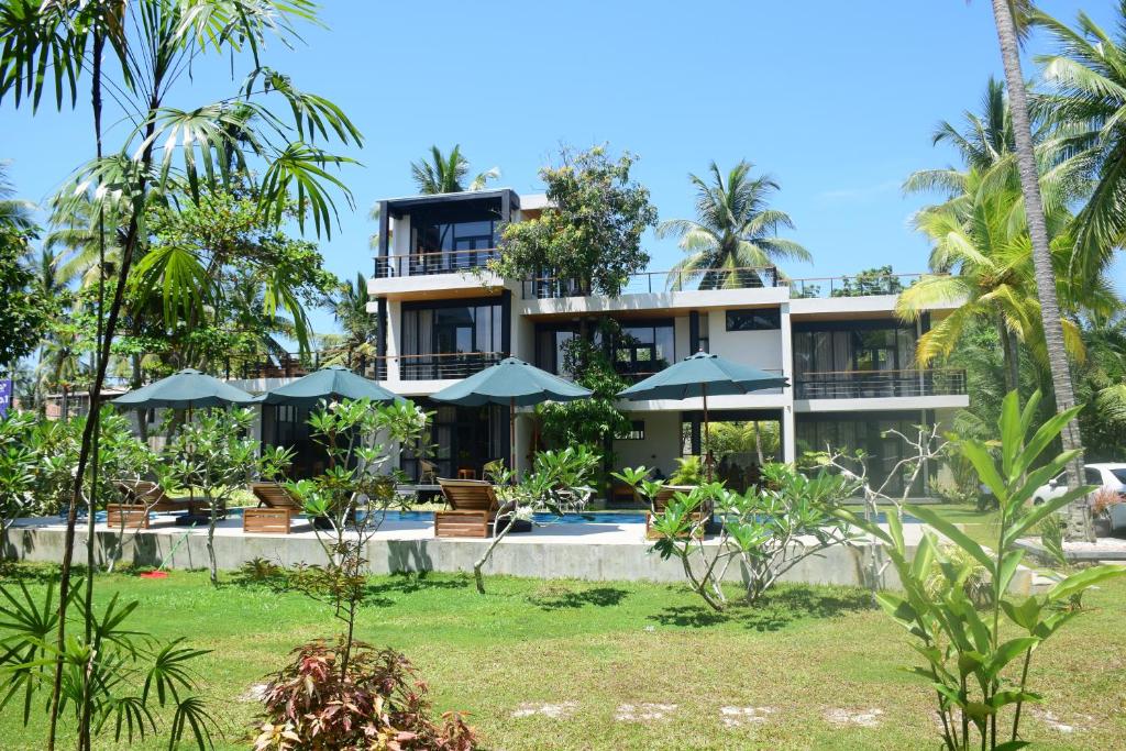 a view of the hotel from the garden at Mango Tree Villa Bentota in Bentota