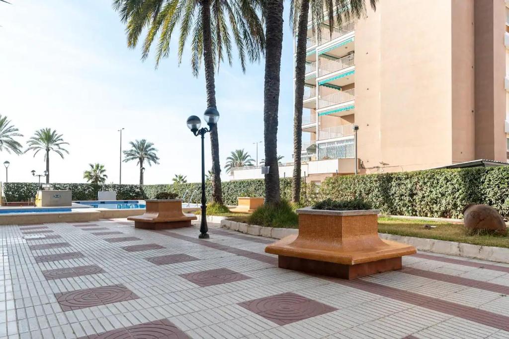 Sea front Apart. 2 Pools / 1ª linea. 2 piscinas, Segur de ...