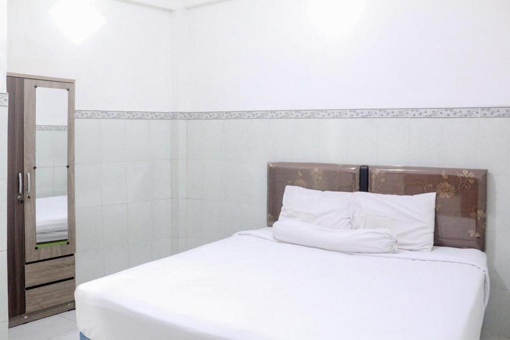 HP Residence Mitra RedDoorz near Alun Alun Kediri - Quarto Duplo Económico