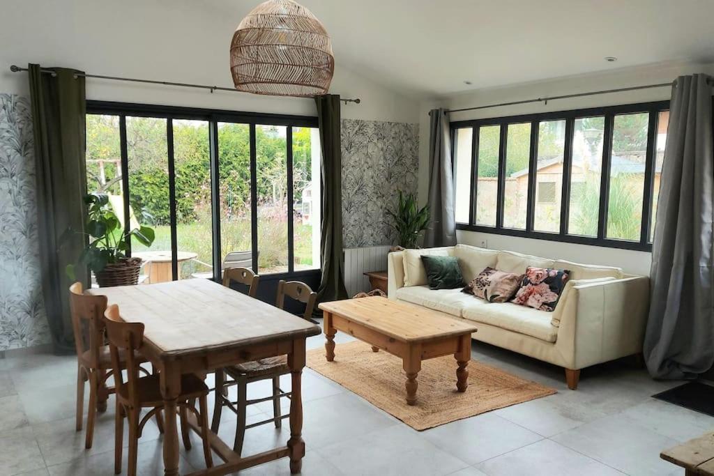 Photo de la galerie de l'établissement Gite lumineux de 45m2 en cœur de ville, à Saint-Avertin