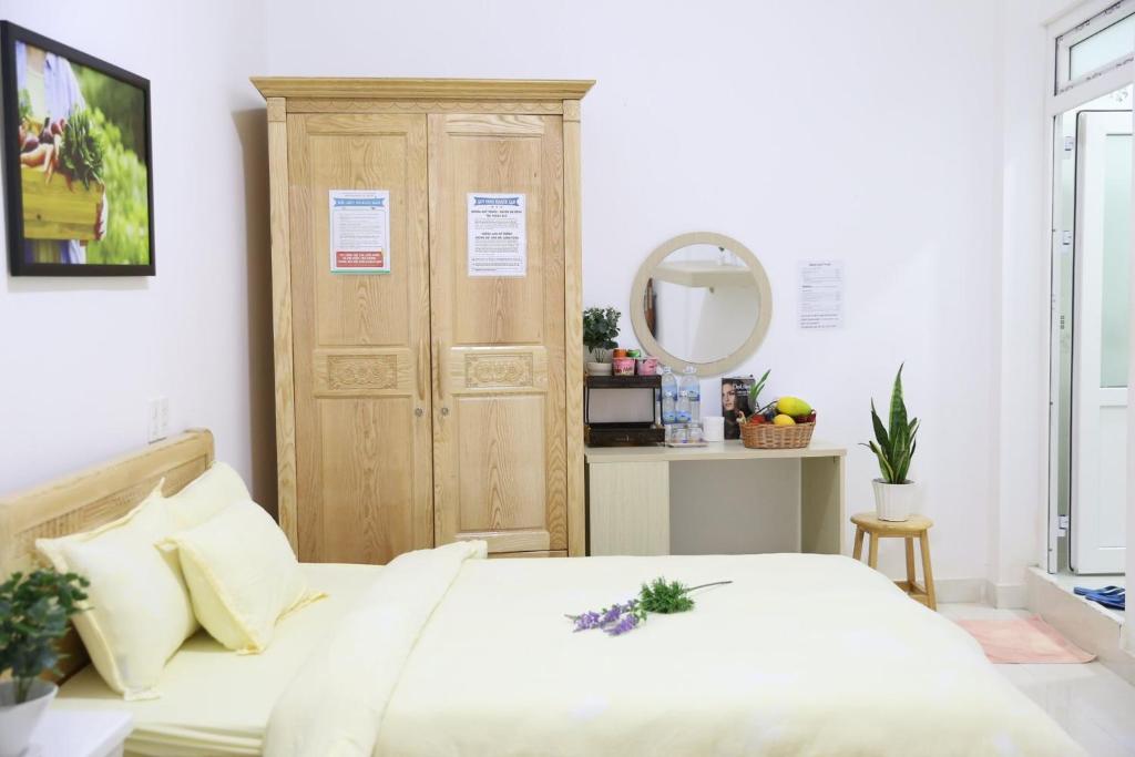 Postel nebo postele na pokoji v ubytování Strawberry Hotel Dalat