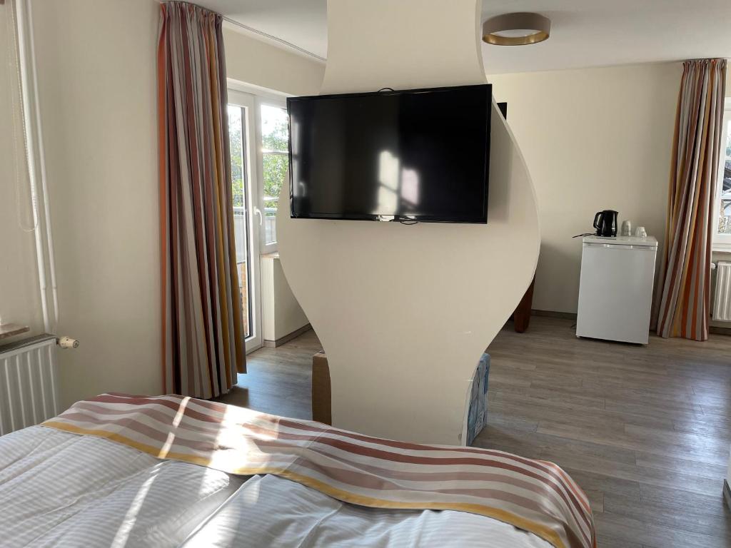 TV a/nebo společenská místnost v ubytování Hotel Osterkrug