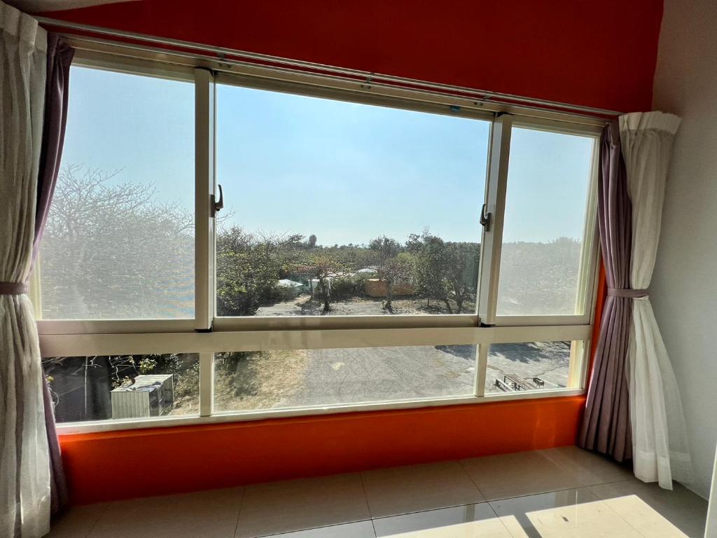 A balcony or terrace at Mang Yi Zhan Inn