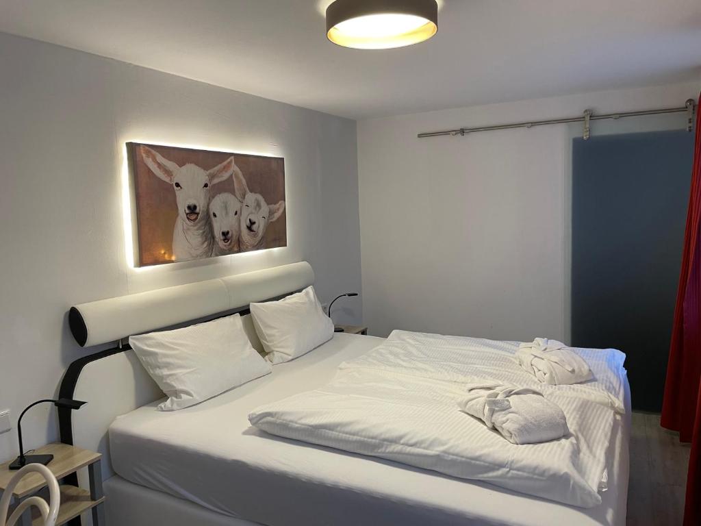 Postel nebo postele na pokoji v ubytování Hotel Osterkrug