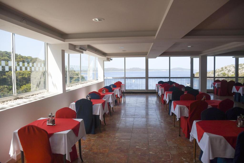 Restaurace v ubytování Hotel Sirena Hvar