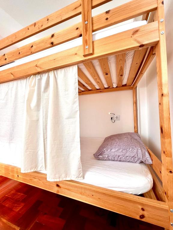Postel nebo postele na pokoji v ubytování Hostel do Alto - Fão