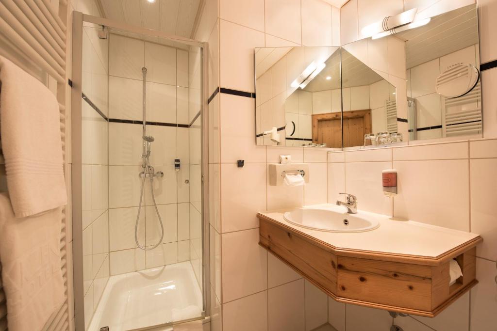 Koupelna v ubytování AKZENT Hotel Krone
