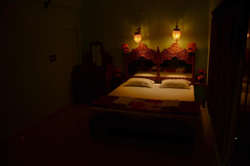 Postel nebo postele na pokoji v ubytování Panthalams Homestay