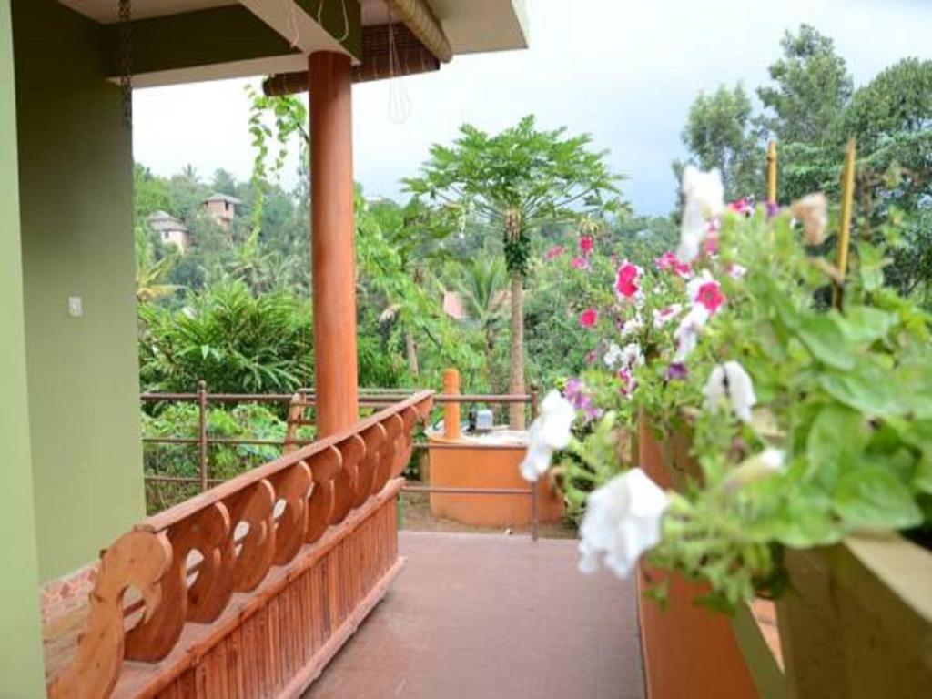 Balkón nebo terasa v ubytování Panthalams Homestay
