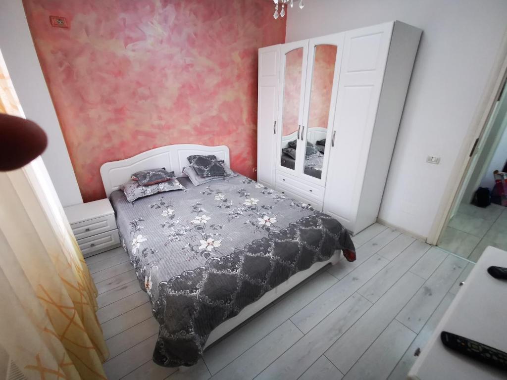 White Apartment - Housity