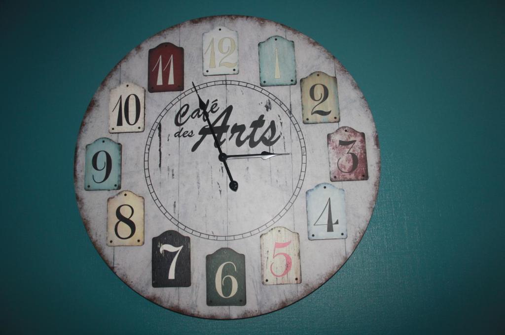 a clock with the words eat the arts on it at Gite De LA BALLADE in François