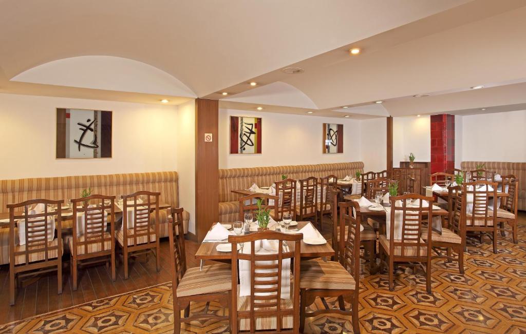 Restaurace v ubytování Hotel Aurora Towers